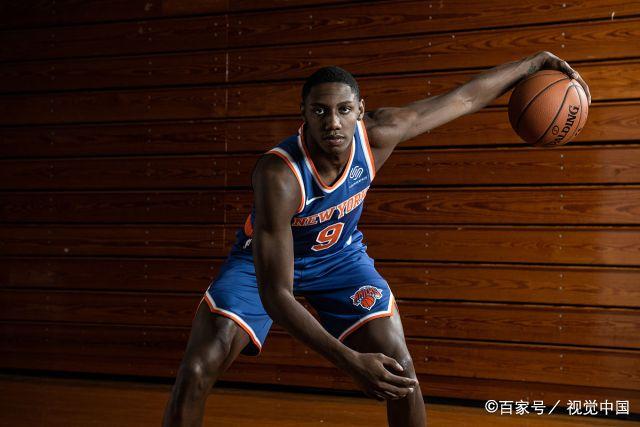 中国男篮首场热身赛胜利，广东中锋表现抢眼