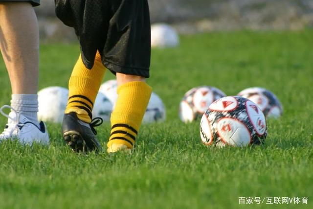 29岁偶像深江有惠穿JK制服引争议，国外网友感到困惑